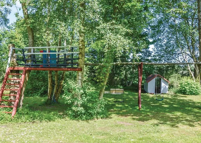 Three-bedroom In Feriehus